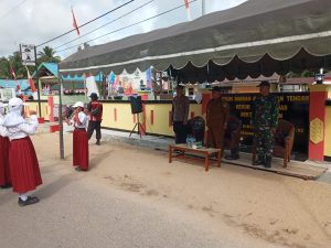 Wakili Danramil, Peltu Lorensius Saragih Hadiri Lomba Gerak Jalan Tingkat SD, SLTP dan SLTA Se-Kecamatan Rungan