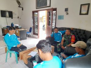 Babinsa Koramil 431-03/Kelapa melaksanakan Komsos di desa binaan