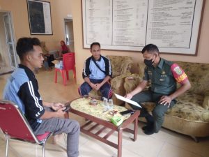 Kembali Babinsa Koramil 431-03/Kelapa melaksanalam Komsos di Desa Binaan