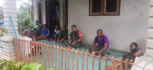 Pastikan wilayahnya Aman dan s Sehat Babinsa Koramil 431-03/Kelapa melaksanakan Komsos