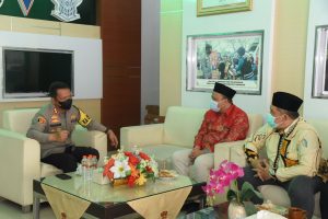 Kapolres Lamongan AKBP Yakhob Silvana Delareskha Sambut Kunjungan Silaturahmi Rektor Unisla