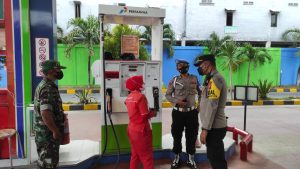 Cegah Panic Buying, Kapolres AKBP Yakhob Perintahkan Anggotanya Monitoring SPBU di Wilayah Lamongan
