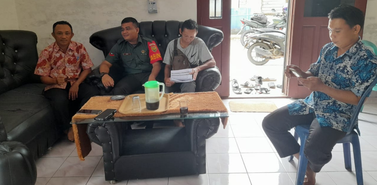 Babinsa Koamil 431-03/Kelapa melaksanakan komsos di Wilayah binaan
