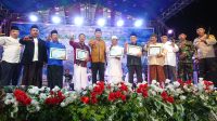 Peringati Maulid Nabi Muhammad, Karangtaruna Desa Karang Bersholawat , Bupati Lamongan Beri 5 Penghargaan Kepada PKL