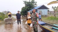 934 Rumah Terdampak Banjir, Babinsa Bersama Unsur Terkait Bagikan Sembako Secara Door To Door