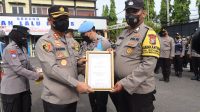Serahkan Barang Inventaris dan Penghargaan Prestasi Bhabinkamtibmas dan Pelajar , Ini Arahan Kapolres Lamongan AKBP Yakhob Silvana Delareskha