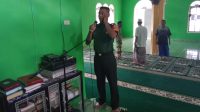 Kebersamaan Sholat berjemaah selalu diterapkan oleh Babinsa Koramil 431-03/Kelapa di Desa binaan