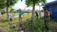 Bersama Masyarakat Anggota Koramil 431-03/Kelapa Laksanakan Gotong- Royong