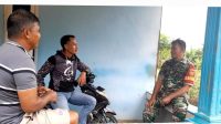Babinsa Koramil 431-02/Muntok Komsos Dengan Petani Karet Desa Peradong