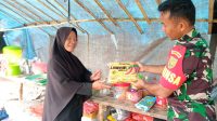 Babinsa Koramil 431-02/Mentok Serda Sabariyanto Komsos Dengan Pelaku UMKM Desa Pelangas