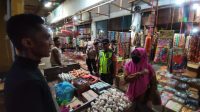 Anggota Kodim 1016 Palangka Raya Bersama Tim Satgas Pangan Sidak Pasar Tradisional