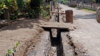 Pembangunan Drainase Di Desa Tingal Dikerjakan Oleh CV. Sirconia Construction