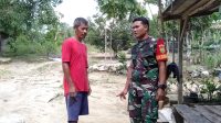 Babinsa Koramil 431-02/Mentok Serda Agus Prianto Komsos Dengan Warga Pait Desa Belo Laut