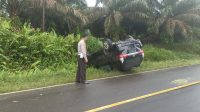 Ini Himbauan Polsek Kelapa Polres Bangka Barat Saat evakuasi mobil kecelakaan tungal