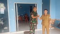 Untuk menjaga Kemanan dan Ketertiban, Babinsa Koramil 431-03/Kelapa Gelar Komsos bersama Kades Sinar Sari