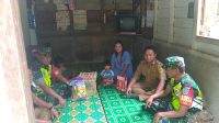 Danramil Rungan Sambangi Serta Berikan Bantuan Kepada Anak Kategori Stunting
