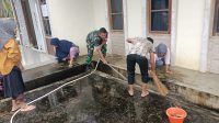 Komsos dan Gotong-Royong Babinsa di Desa Air Belo Untuk Mendorong Terwujudnya Lingkungan Yang Bersih dan Sehat
