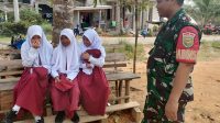 Monitoring di Lingkungan Sekolah ,Babinsa Beri Motivasi Kepada Pelajar Untuk Rajin Belajar