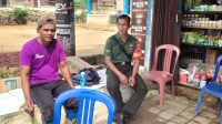 Babinsa Koramil 431-01/Jebus Beri Semangat Kepada Warga Saat Komsos di Wilayah Binaan