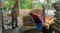 Babinsa Koramil 431-02/Mentok, Komsos Bersama Warga Binaan Pencetak Batako