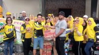 Anggota DPRD Gresik Wongso Negoro, Turun Langsung Serahkan Bantuan Kepada Korban Banjir Di Gresik