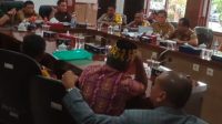 Bupati kotim melakukan mediasi Sengketa sawit Alpin Laurence Cs dengan Hok Kim