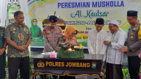 Bupati Jombang Di dampingi Kapolres Jombang Resmikan Mushola AL Kautsar Polsek Ploso