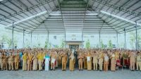 Serahkan SK Kenaikan Pangkat PNS, Wabup Gresik Pesan PNS Untuk Terus Mengembangkan Diri