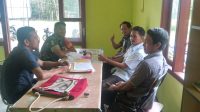 Pembangunan Desa Menjadi Pembahasan Dalam Komsos Babinsa 431-02/Mentok Bersama Ketua BPD Desa Bukit Terak