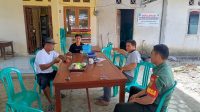 Bersama Kades Telak, Babinsa Koramil 431-01/Jebus Komsos Pentingnya Bersikap Bijak Dalam Menggunakan Media Sosial