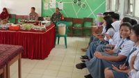 Danramil Berikan Pembekalan Bela Negara dan Sosialisasi Rekruitmen TNI AD Kepada Siswa SMA Negeri 1 Kahut