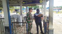 Ciptakan situasi aman dan nyaman pemudik, Babinaa Koramil 431-02/Mentok laksanakan monitoring di pelabuhan mentok