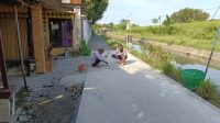 Menyoal Jalan Rabat Beton Berlobang, TPK Desa Bedahlawak Lakukan Pengecekan Dan Pembenahan