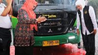 Perluas Jangkauan Layanan, Gubernur Khofifah Luncurkan Tambahan 10 Armada Bus Transjatim Koridor I Gresik-Surabaya-Sidoarjo