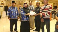 Jelang Lebaran, Wabup Bagikan Bantuan Sembako Bagi Ratusan Sopir Angkot dan Angdes Se-Kabupaten Gresik