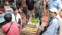 Jelang idul Fitri, Babinsa Koramil 431-02/Mentok, monitoring harga sembako di pasar tradisional Mentok
