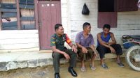 Babinsa Koramil 431-02/Mentok, jafa tali silhturahmi dengan warganya melalui Komsos