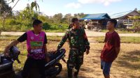 Babinsa Ingatkan Warga Jaga Kesehatan Akibat Gelombang Suhu Panas Ekstrim