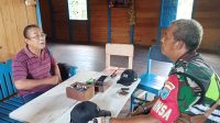 Datangi Tokoh Masyarakat, Babinsa Koramil Rungan Ajak Warga Peduli Lingkungan