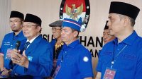 Haji Achmad Diran Ikut mengantarkan Bacaleq PAN mendaptar ke KPU