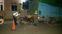 Sat Lantas Polres Bangka Barat Olah TKP Lakalantas Sepeda Motor Dengan Truck