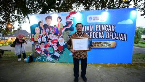 Komitmen Dukung Infrastruktur Pendidikan, Kementerian PUPR Terima Penghargaan Anugerah Merdeka Belajar 2023 dari Kemendikbudristek