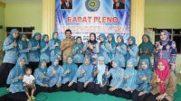 Rapat Pleno TP. PKK Desa Bedahlawak Dihadiri Ny. Wiwin Sumrambah