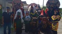 Mak Lampir Dan Grandong Ikut Pawai Budaya Sedekah Desa Bedahlawak