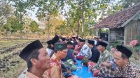 Memperingati Malam 17 Agustus Warga Dusun Karang Adakan Doa Bersama di Makam Umum Islam