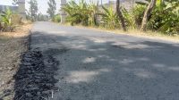 Pengerjaan Aspal Jalan Poros Kabupaten Jombang Bedahlawak Jatiwates di kerjakan Asal Asalan