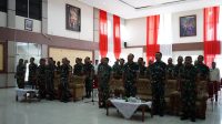 Prajurit dan PNS Korem 102/Pjg ikuti Penyuluhan Hukum oleh Kababinkum TNI secara Vicon