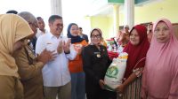 Hj.Mundjidah Wahab Bupati Jombang Melaunching Cadangan Beras Pemerintah Di Desa Tugusumberjo Peterongan