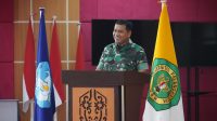 Kasiter Kasrem Korem 102/Pjg Sebagai Pemateri Bela Negara Pendidikan Berkarakter Bagi Mahasiswa Baru UPR