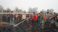 Kasi Operasi Kasrem Korem 102/Pjg Dampingi Wamen KLHK ke Lokasi Karhutla